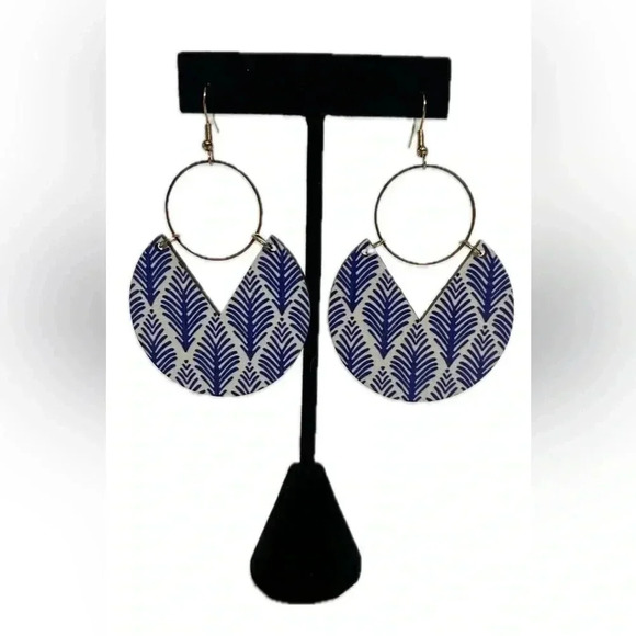 🔵NEW Leaf Pattern Round Drop Earrings - Picture 4 of 6